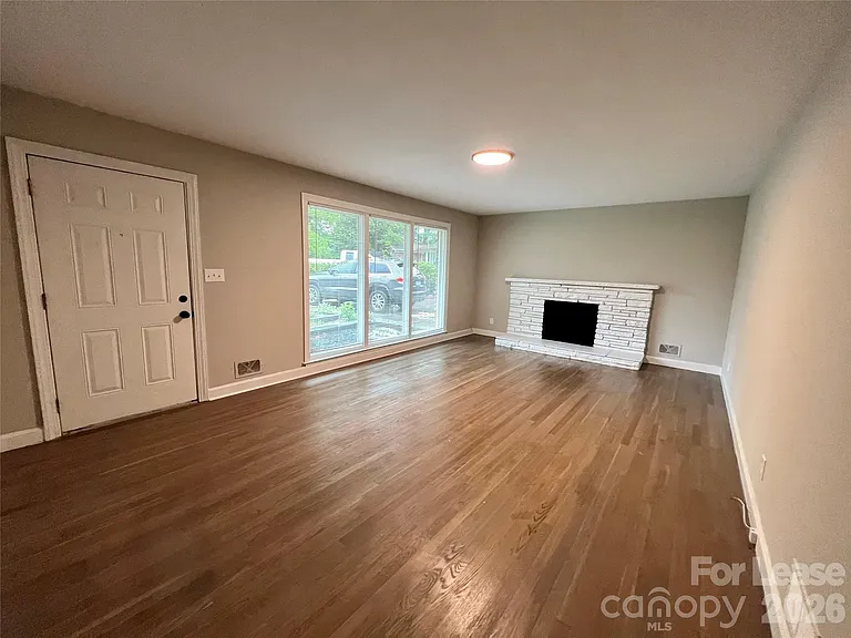 765 8th Avenue Dr SE — Photo 3