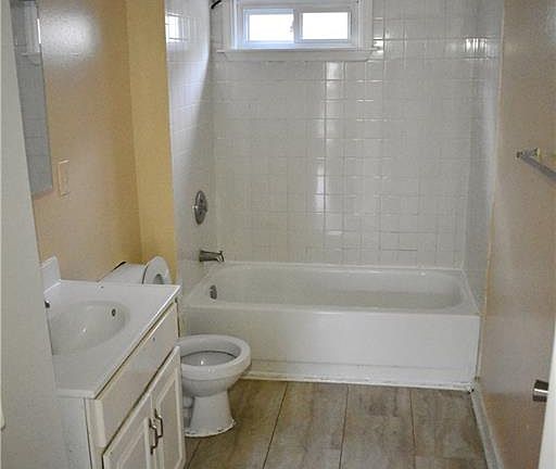 4th image of 173 W Corning Ave