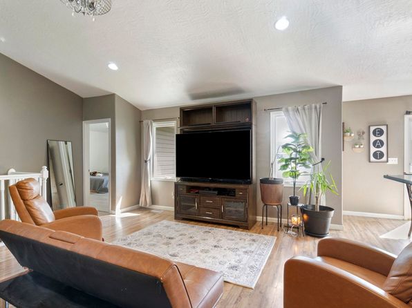 614 N 8th St, Dakota City, NE 68731