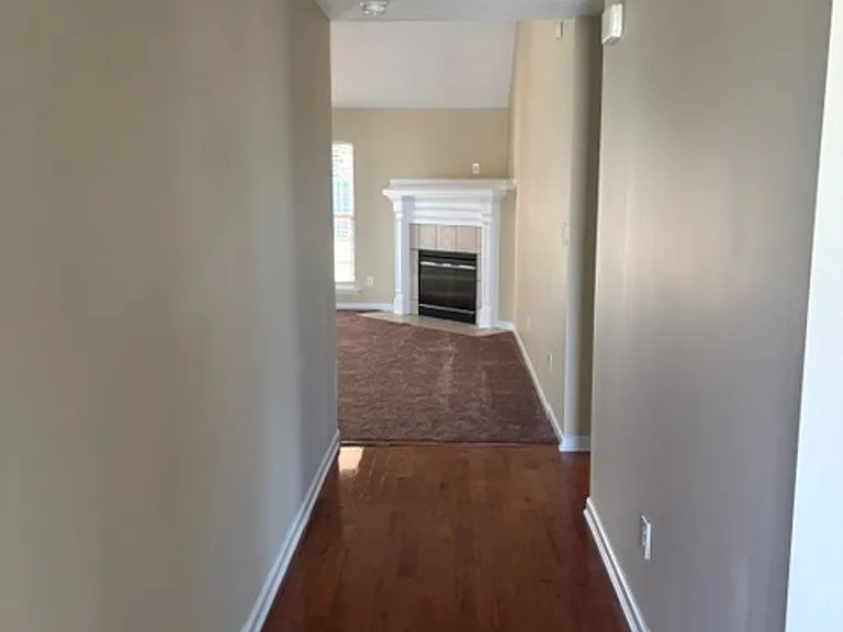 452 Lory Ln — Photo 2