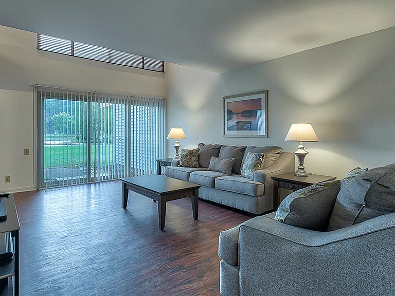 Emerald Springs Apartment Homes — Photo 11