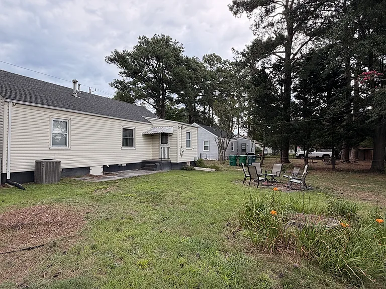 2313 Dickens Rd — Photo 5
