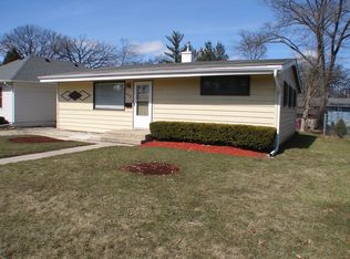 412 Allanson Rd, Mundelein, IL 60060