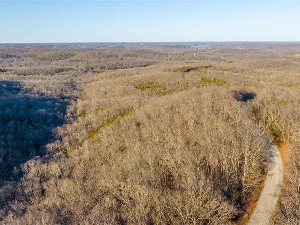 5 Koehler Dr, Roach, MO 65787