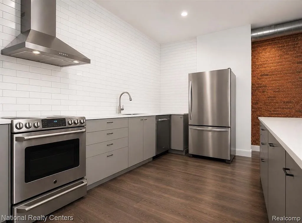 2 bed, 2.5 bath, 2509 sqft, $2,500 — Photo 4