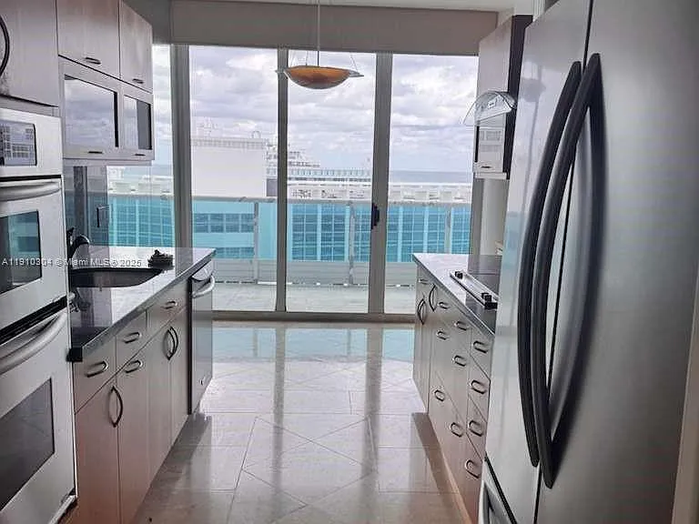 5025 Collins Ave #1602 — Photo 8