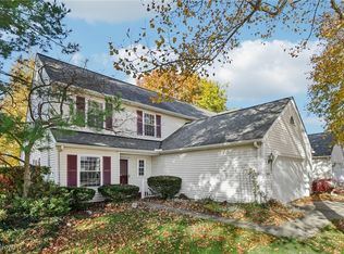 5830 Ridgeview Ln, Willoughby, OH 44094