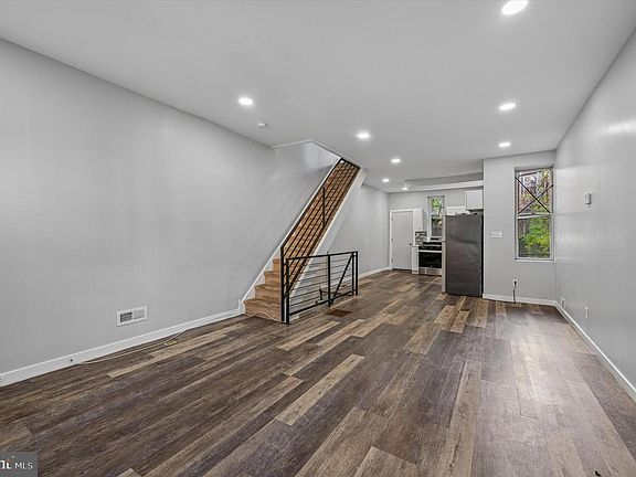 4th image of 2842 N Bonsall St