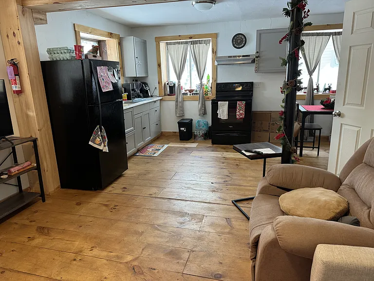 364 S Main St — Photo 4
