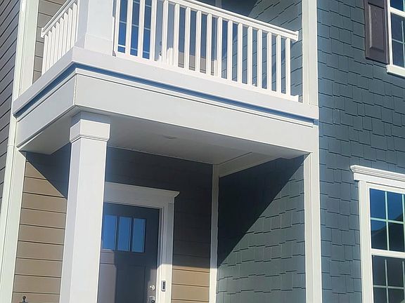 Walk up and upstairs porch