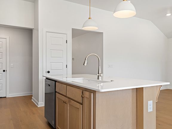 5th image of 409 Nest Dr