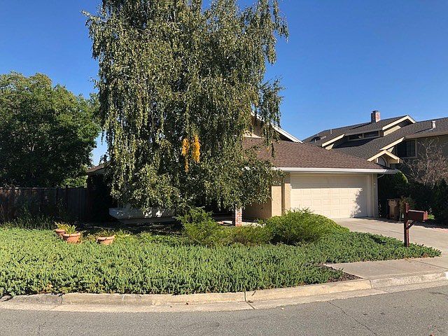 1st image of 315 Oak Glen Ct