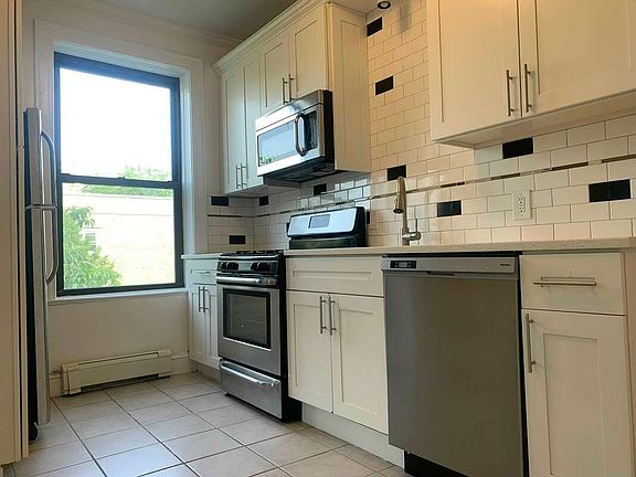 4th image of 24-01 Ditmars Blvd #1R
