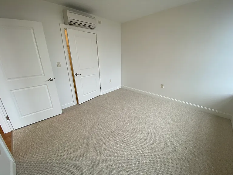 Red Oak at 875 Elm Street — Photo 37