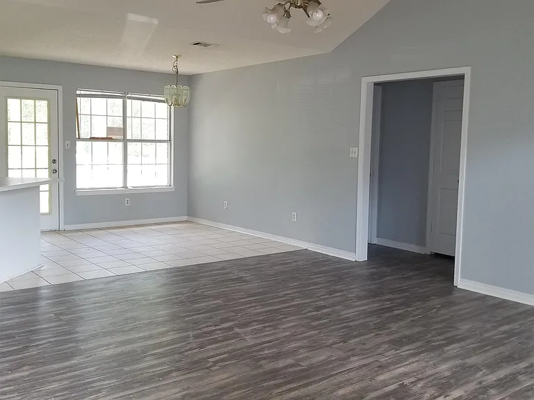7908 Martin Bluff Rd — Photo 2