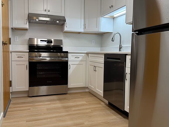 3rd image of 189 Littleton Rd