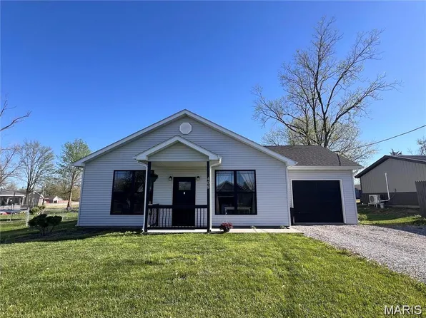408 E 4th St, New London, MO 63459