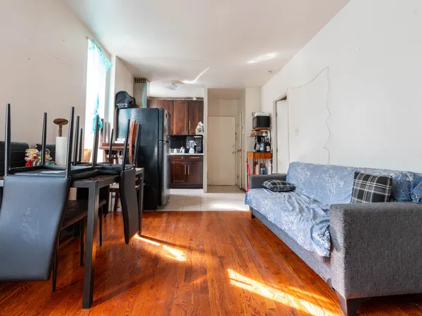 936 Seneca Avenue image 10 of 11