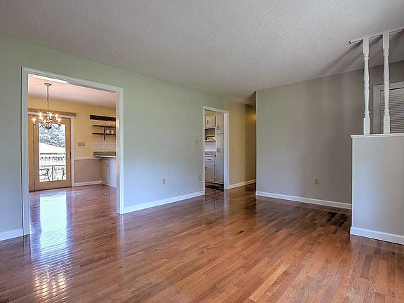 5th image of 187 Heritage Dr