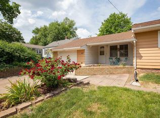 327 14th St, Silvis, IL 61282