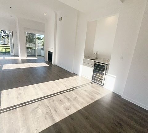 5th image of 230 S Hamilton Dr #2B-2Ba-1700Sqft