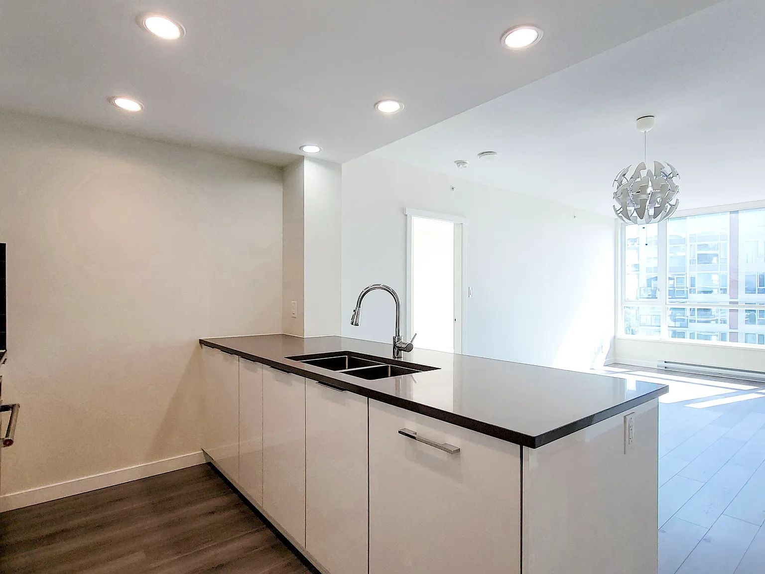 2 bed, 859 sqft, $2,800 — Photo 2