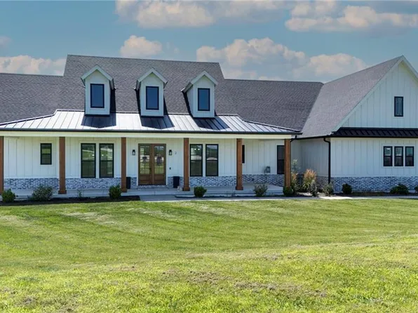 2 SE Woodview Dr, Saint Joseph, MO 64507