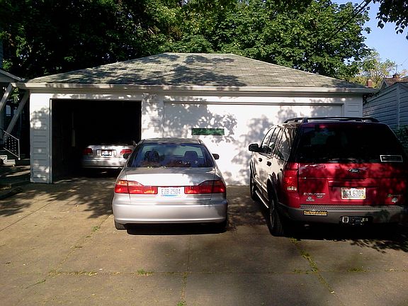 3rd image of 2011 Cottage Grove Dr