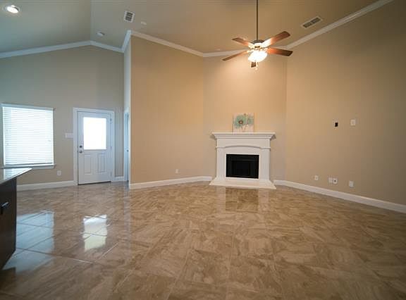 4th image of 3104 Tamarack Ln