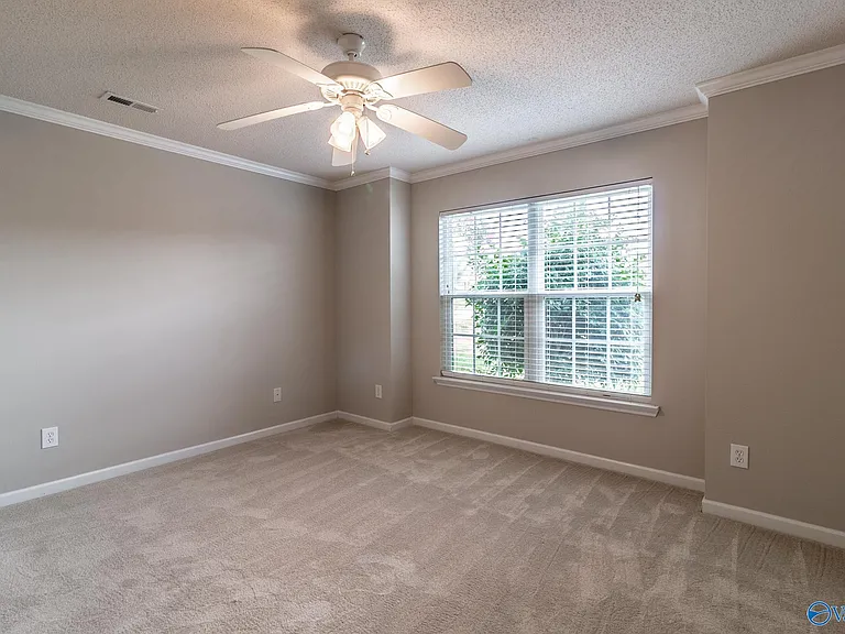 124 Wittington Ln — Photo 13