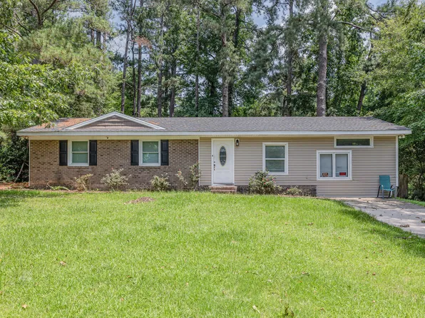 209 Treadway Ct, Fayetteville, NC 28311