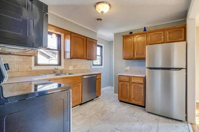 925 Walnut Ave — Photo 4