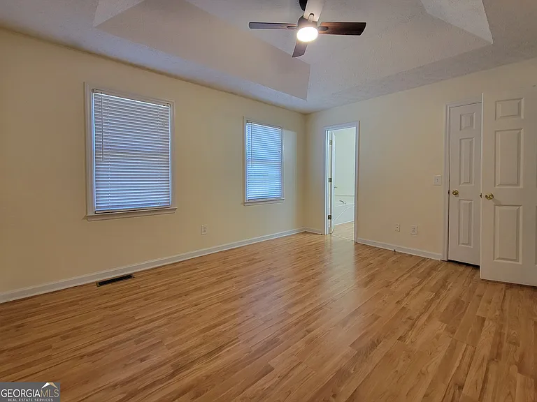 841 Lodgeview Dr — Photo 7