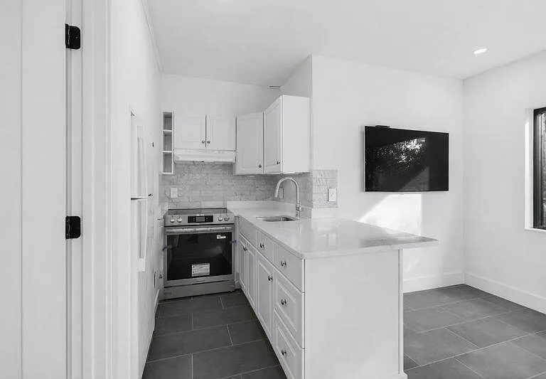 3720 Morton Ave — Photo 7