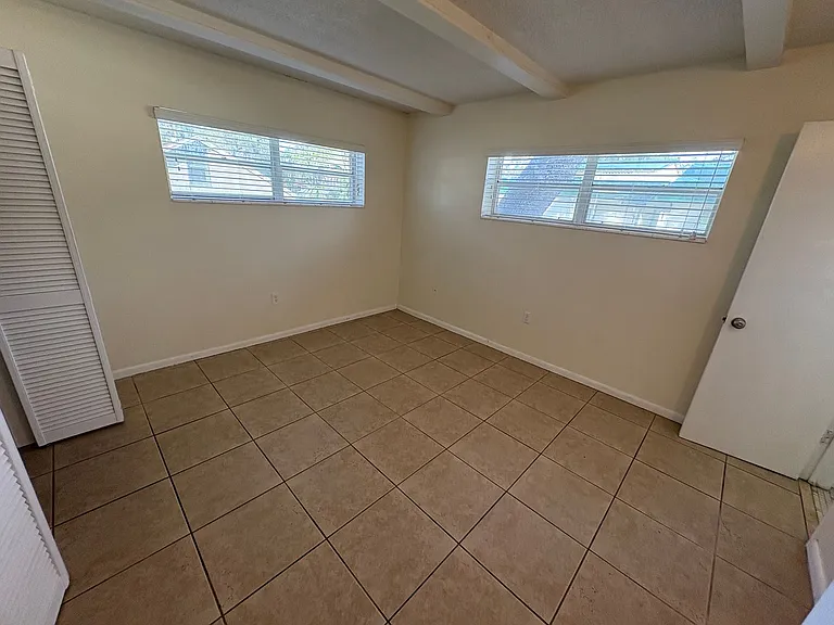 623 N Bay St #11 — Photo 6