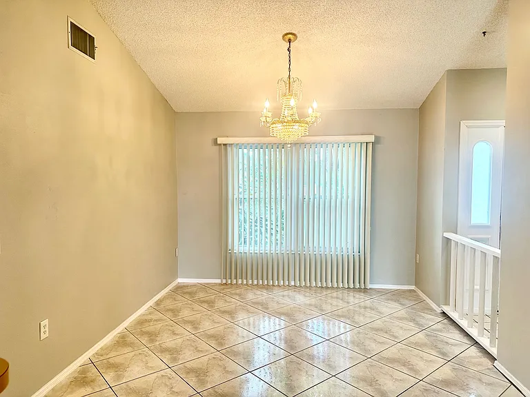 2211 Gold Oak Ln — Photo 4