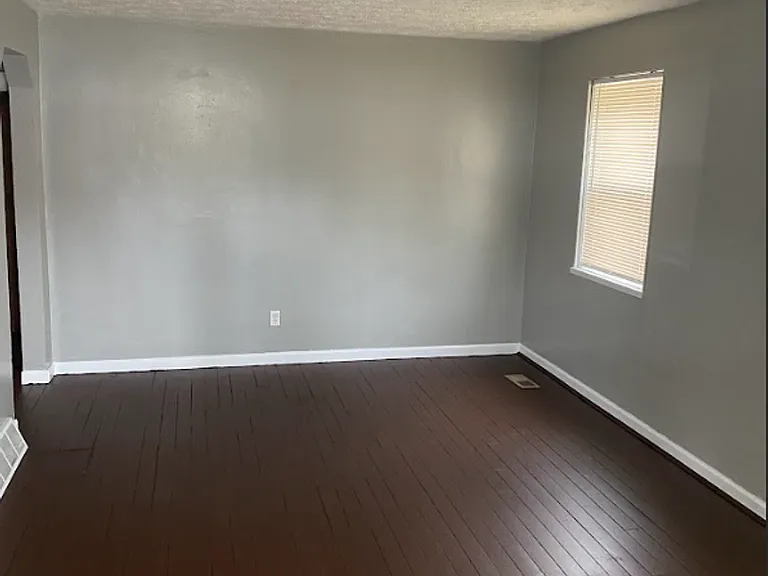 432 W Stewart St — Photo 2