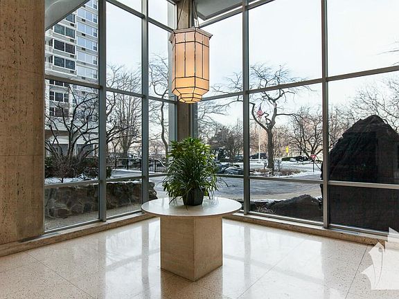 3rd image of 4250 N Marine Dr APT 811