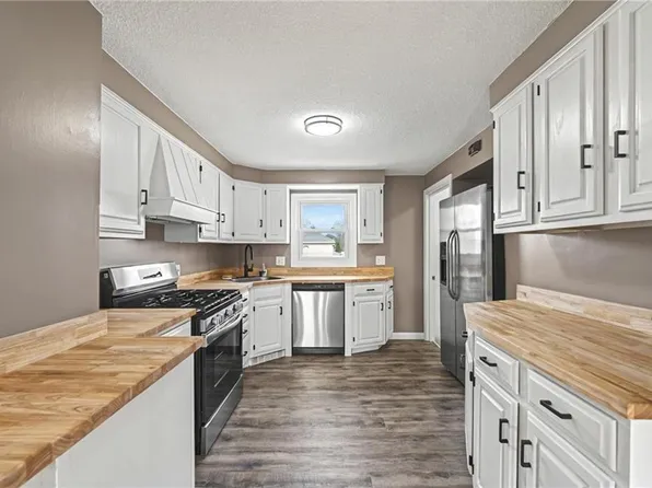 57 Greystone Ave, North Providence, RI 02911