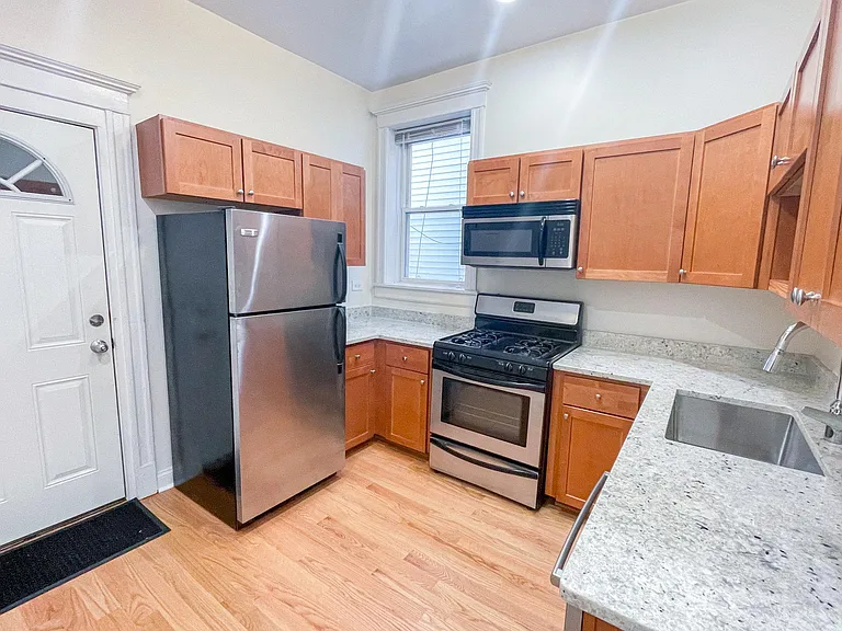 1613 W Berwyn Ave #1 — Photo 8