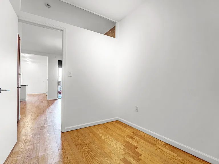 1060 Putnam Ave #2R — Photo 10