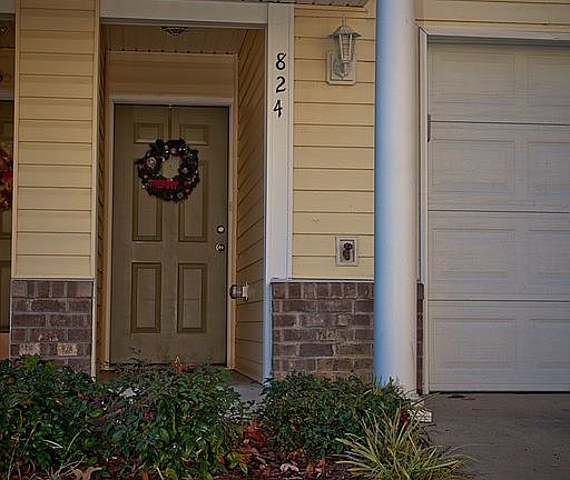 3rd image of 824 Skelton Way