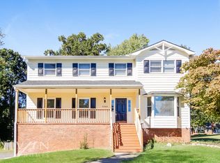 5560 Folkstone Rd, Pfafftown, NC 27040