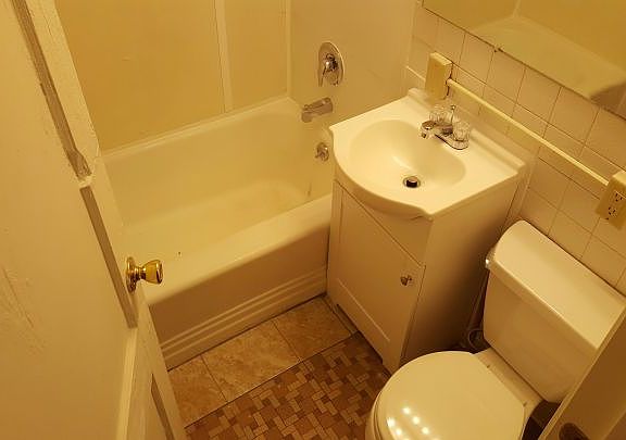 4th image of 2318 12th Ave N APT 1