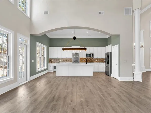 360 Wembley Cir, Sandy Springs, GA 30328