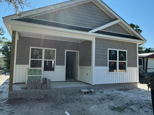 134 NE 76th Street, Oak Island, NC 28465