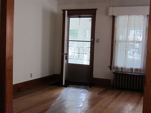 4th image of 38 Holmes Ct