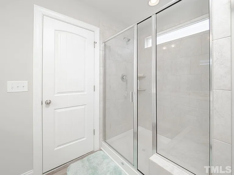 560 Barneswyck Dr — Photo 22