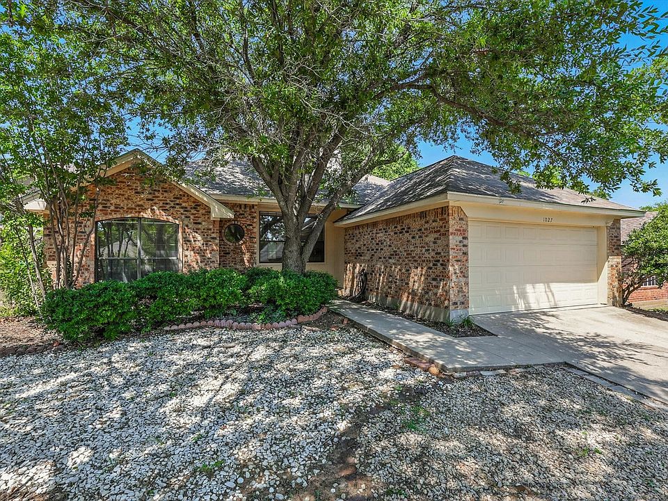 1st image of 1027 Brittany Dr
