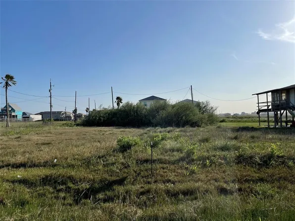 517 Olive St, Freeport, TX 77541